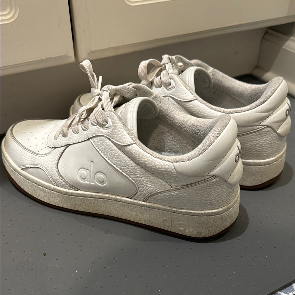 ALO Recovery Sneakers Men 10 Wmn 11.5 White w original box & extra laces